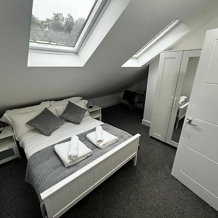 2 Bedroom Flat Londen Buitenkant foto