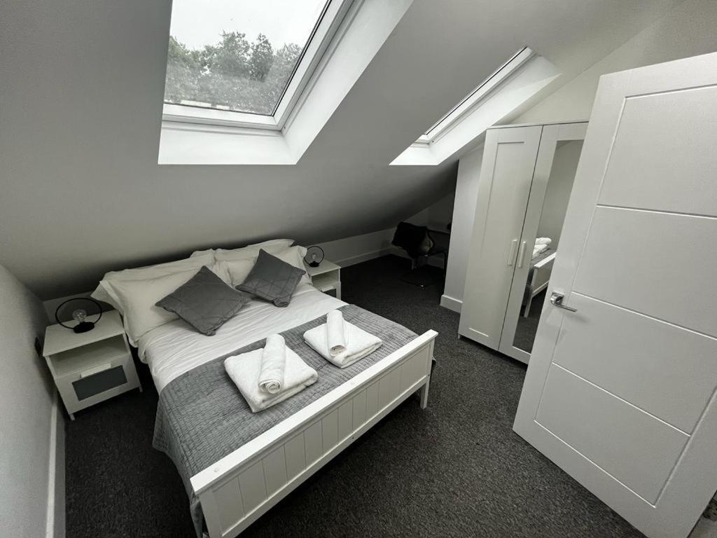2 Bedroom Flat Londen Buitenkant foto