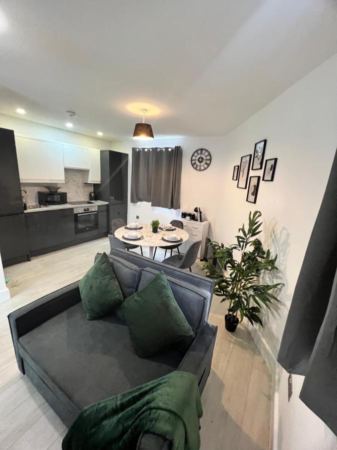 2 Bedroom Flat Londen Buitenkant foto