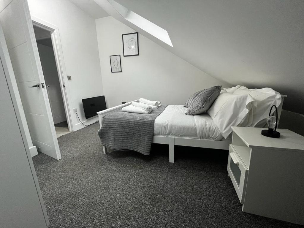 2 Bedroom Flat Londen Buitenkant foto